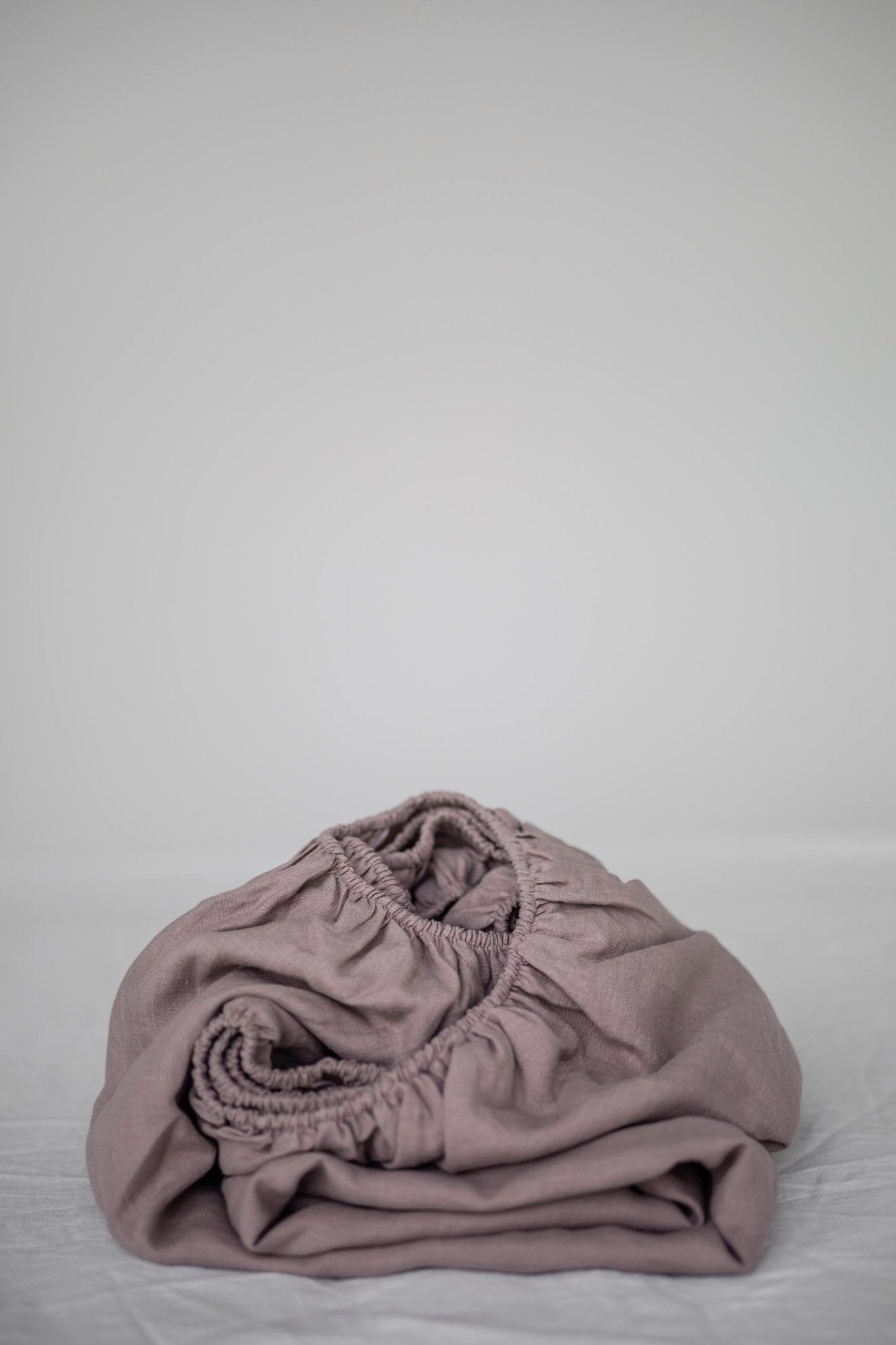 Linen fitted sheet in Rosy Brown - Linanden