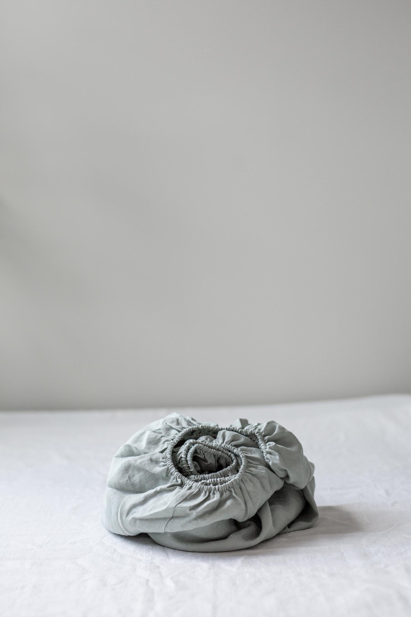 Linen fitted sheet in Sage Green - Linanden