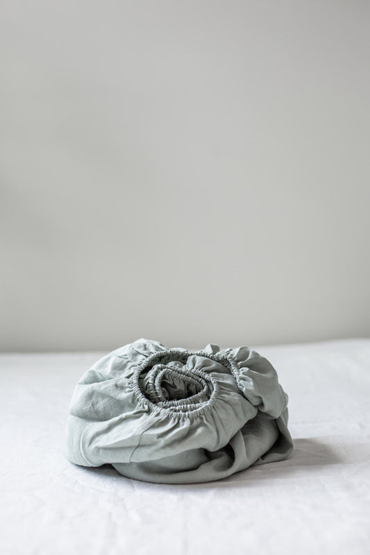 Linen fitted sheet in Sage Green - Linanden