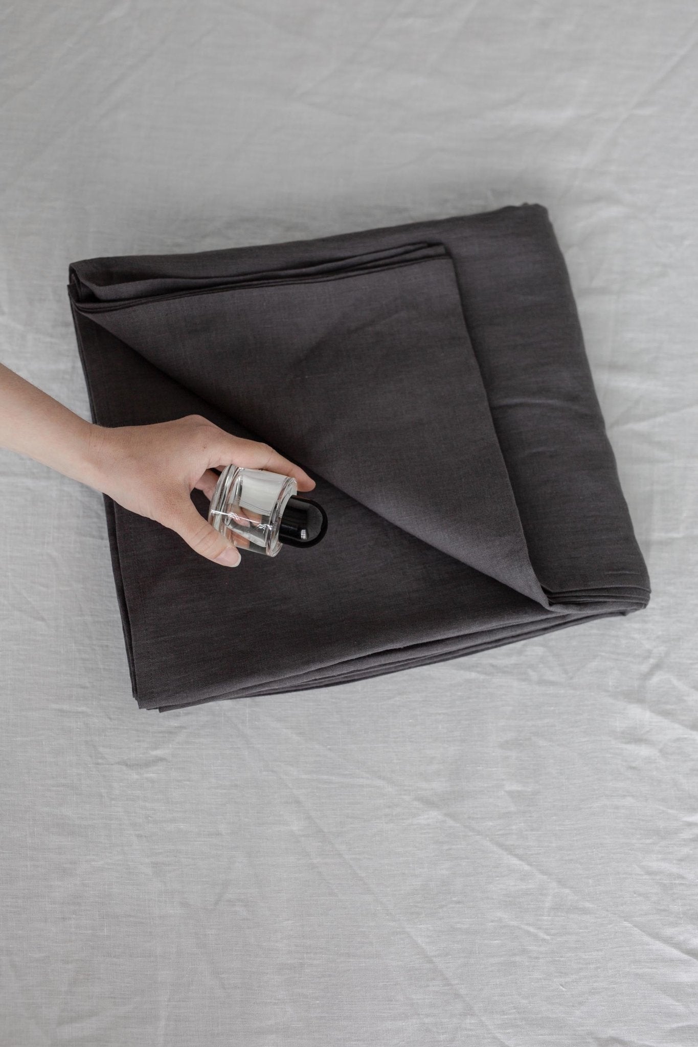 Linen flat sheet in Charcoal - Linanden