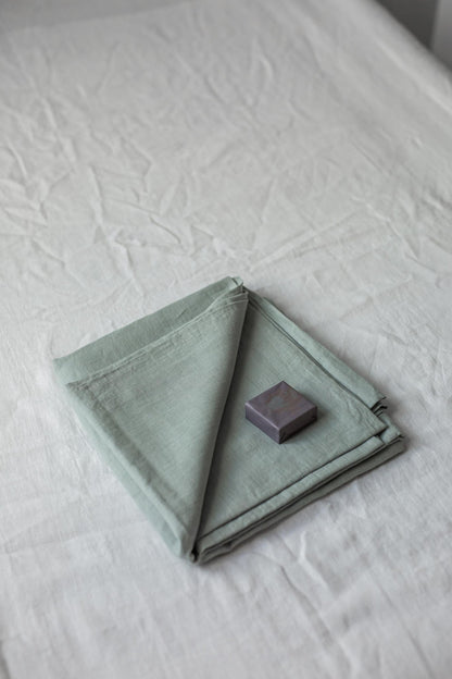 Linen flat sheet in Sage Green - Linanden