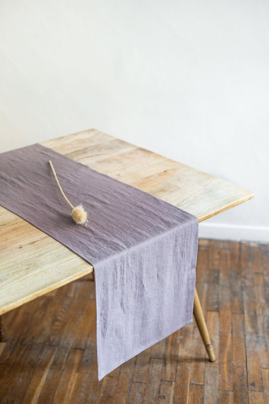 Linen table runner in Dusty Lavender - Linanden