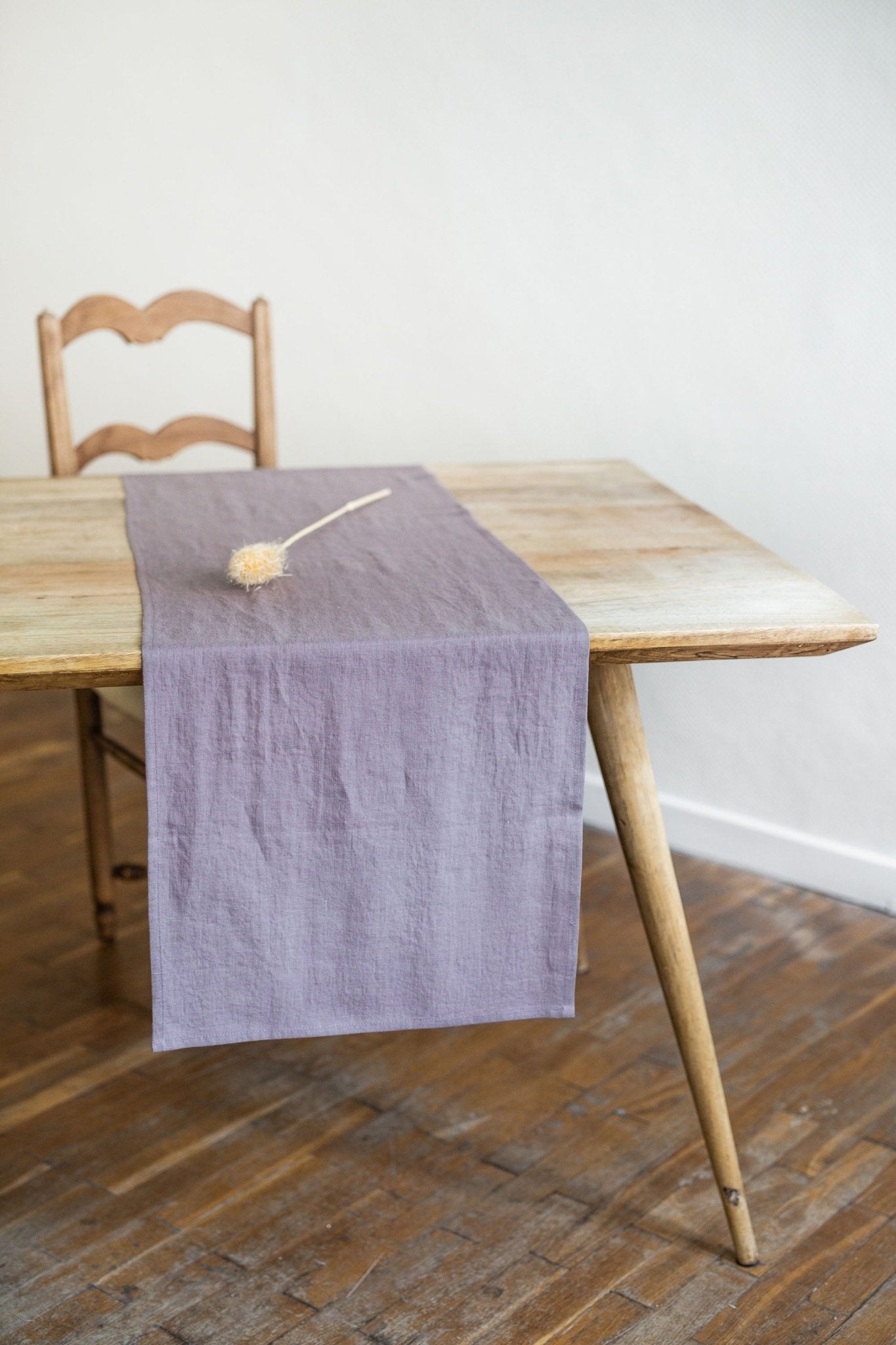 Linen table runner in Dusty Lavender - Linanden