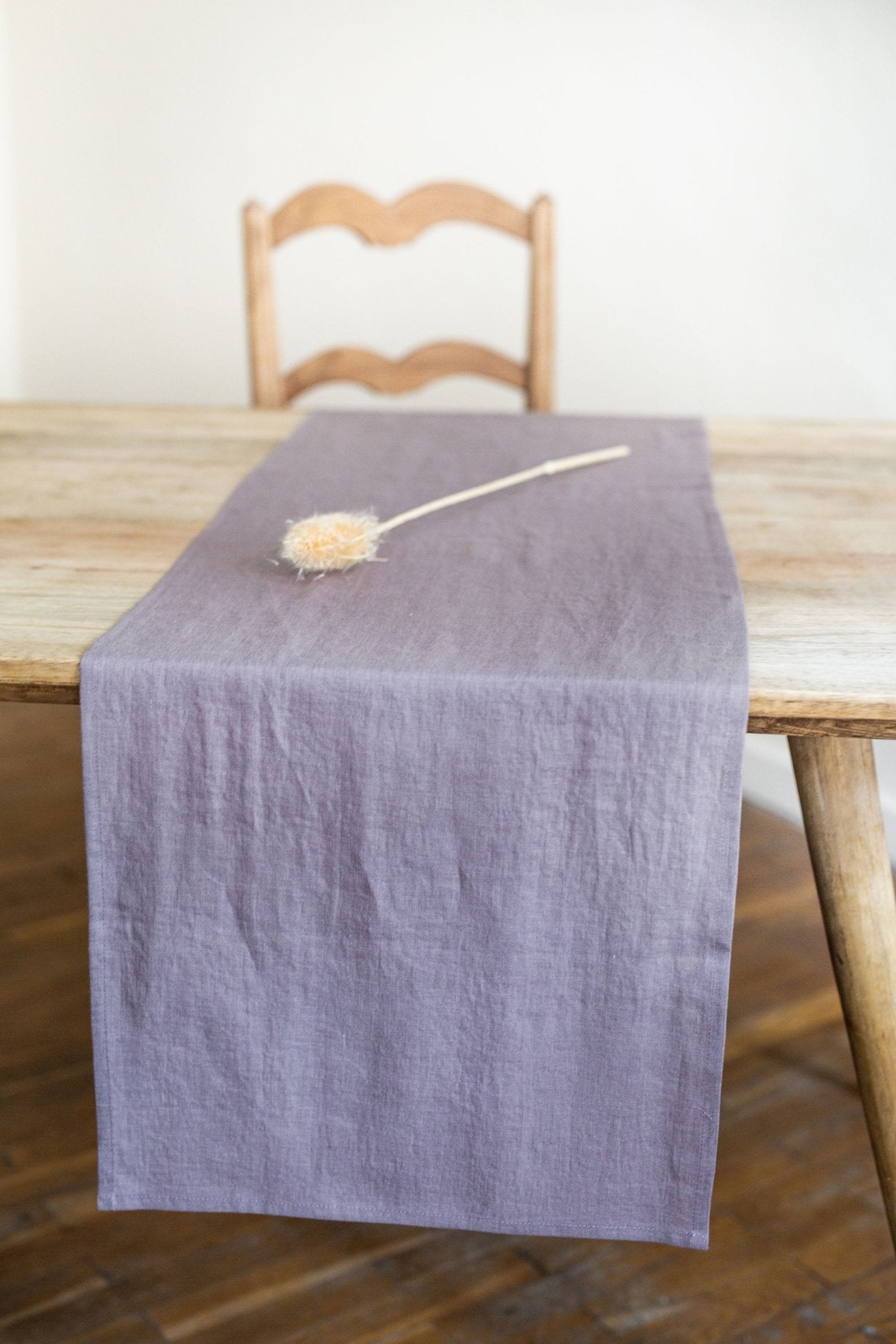 Linen table runner in Dusty Lavender - Linanden