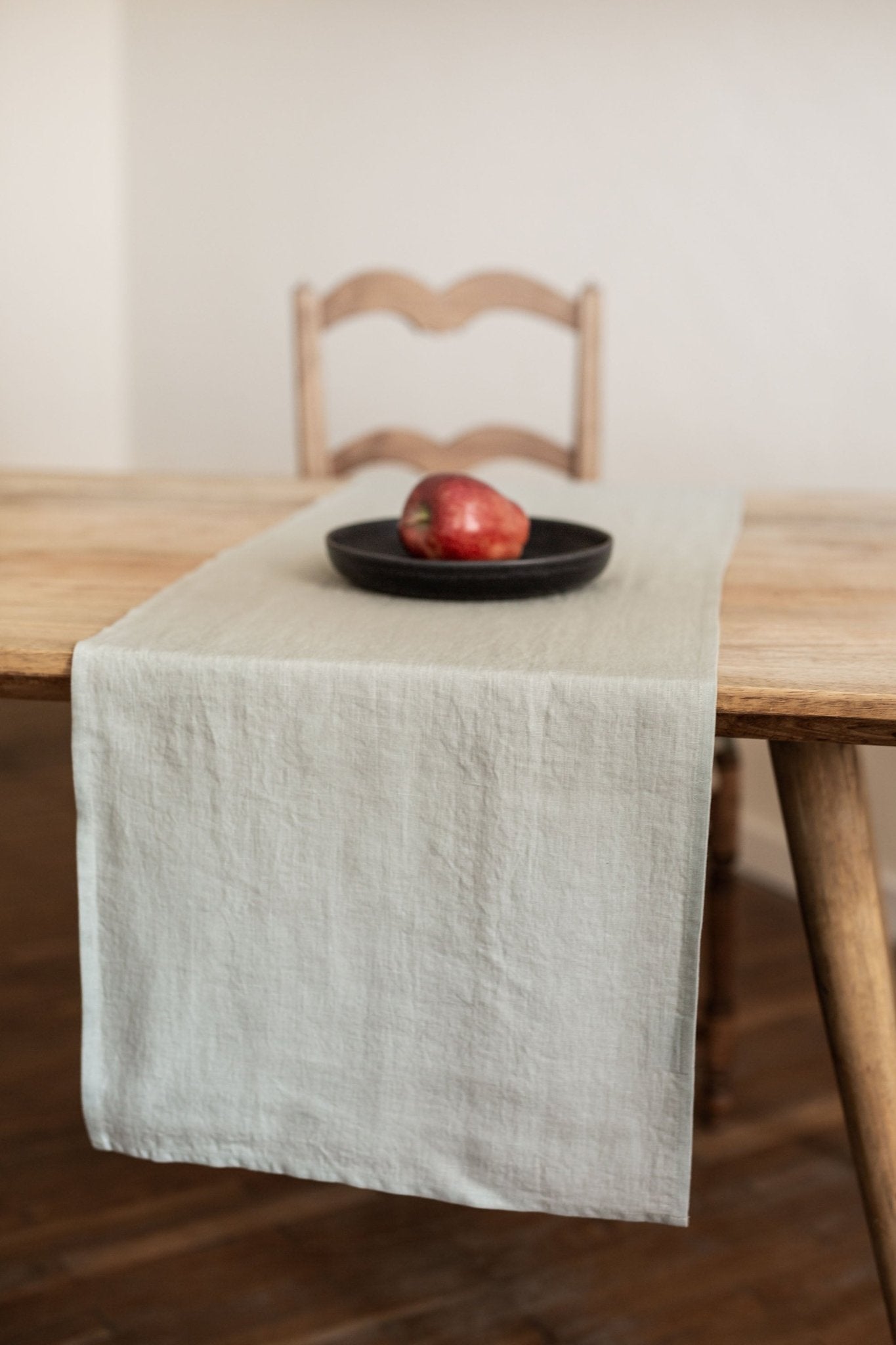 Linen table runner in Sage Green - Linanden