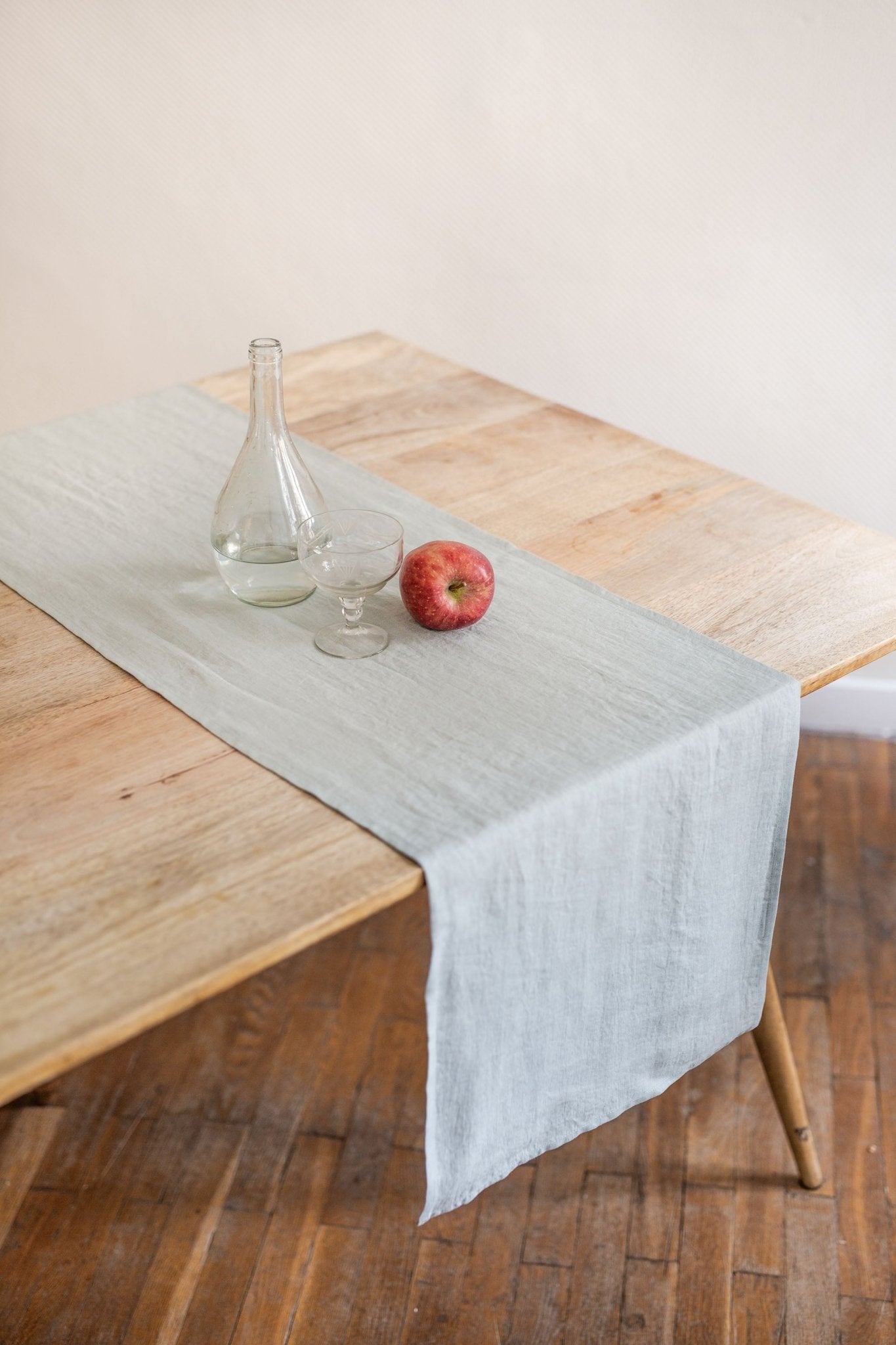 Linen table runner in Sage Green - Linanden