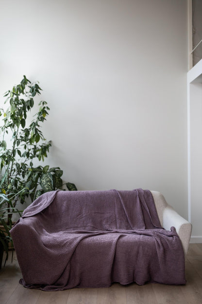 Linen waffle bed throw in Dusty Lavender - Linanden