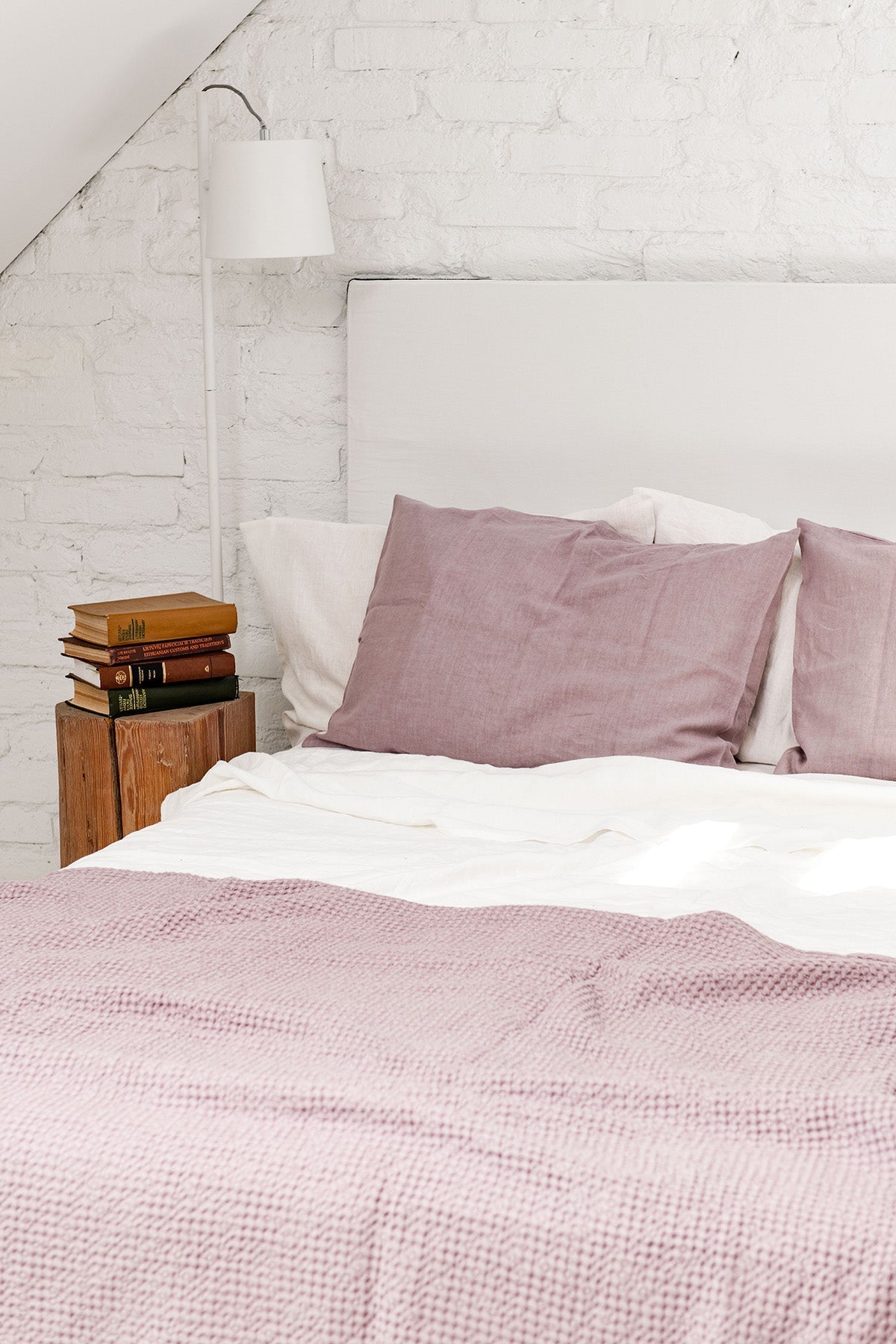 Linen waffle bed throw in Dusty Rose - Linanden