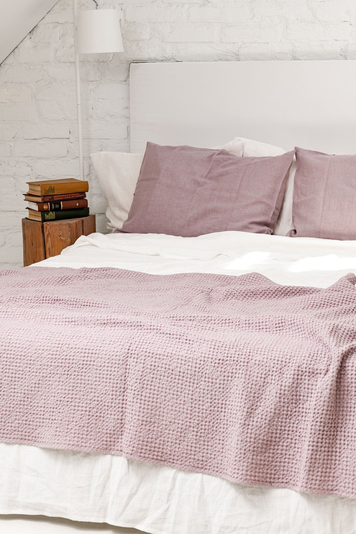 Linen waffle bed throw in Dusty Rose - Linanden