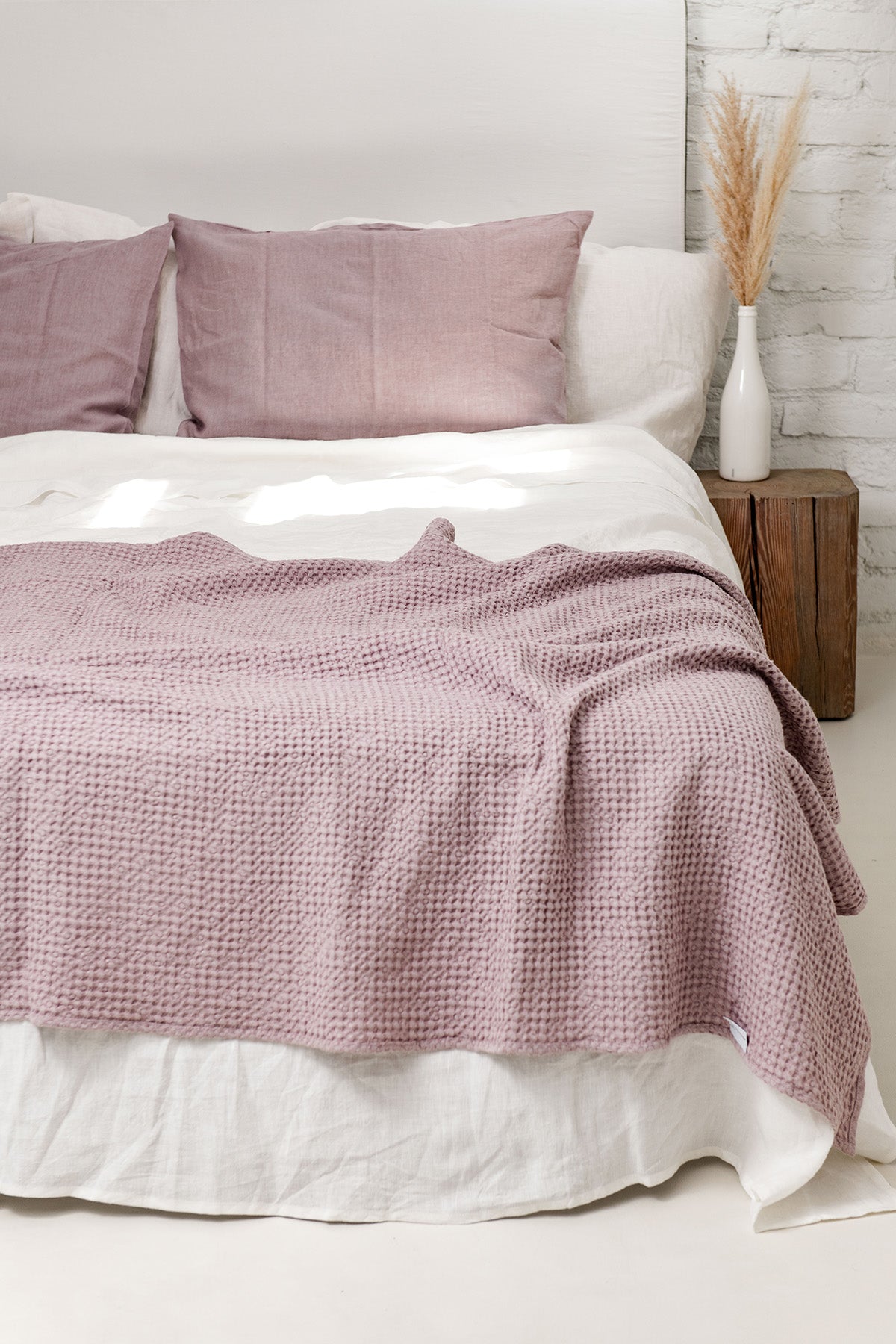 Linen waffle bed throw in Dusty Rose - Linanden