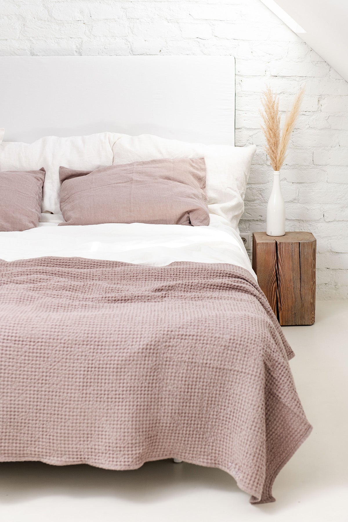 Linen waffle bed throw in Rosy Brown - Linanden