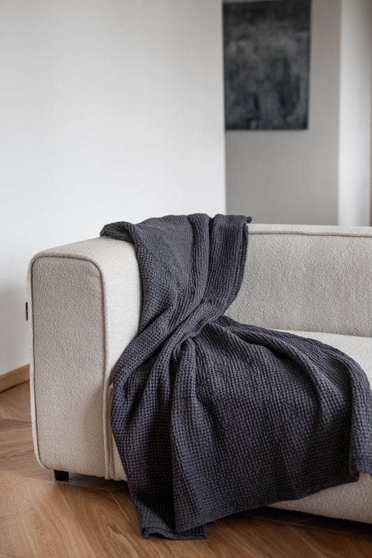 Linen waffle blanket in Charcoal - Linanden