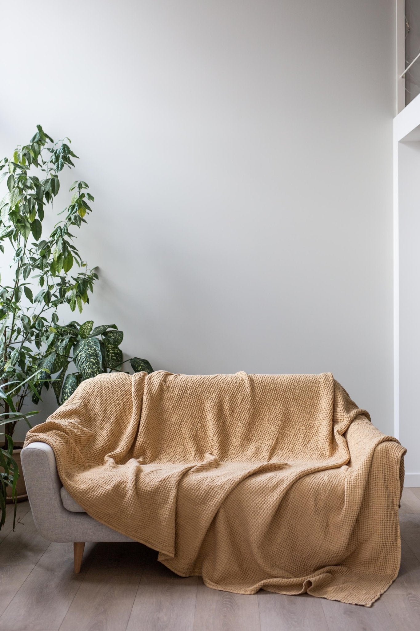 Linen waffle blanket in Mustard - Linanden