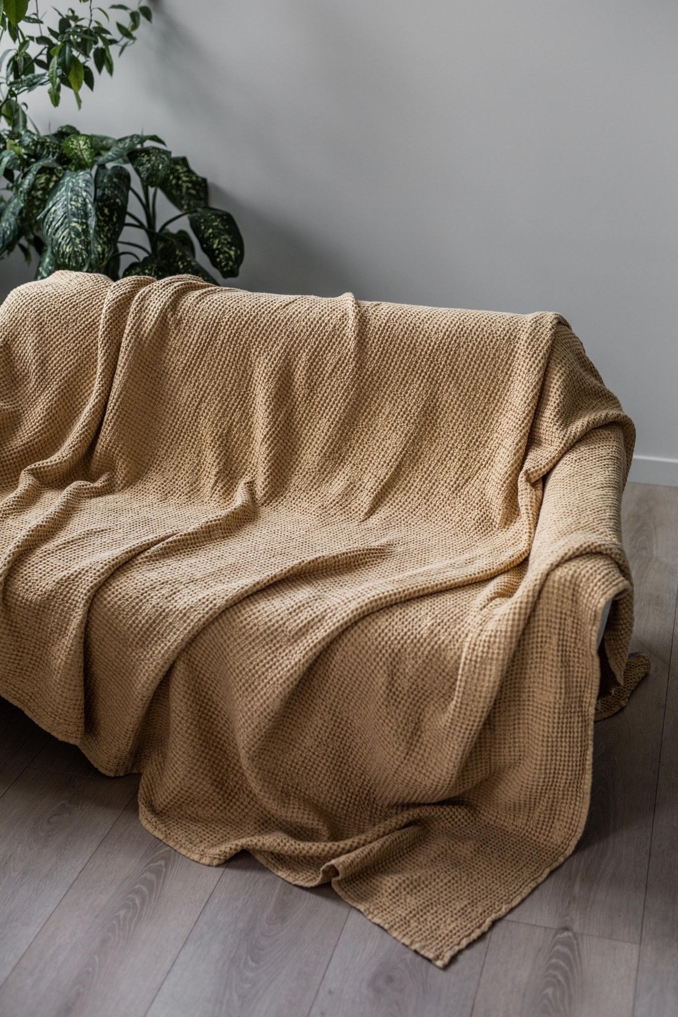 Linen waffle blanket in Mustard - Linanden