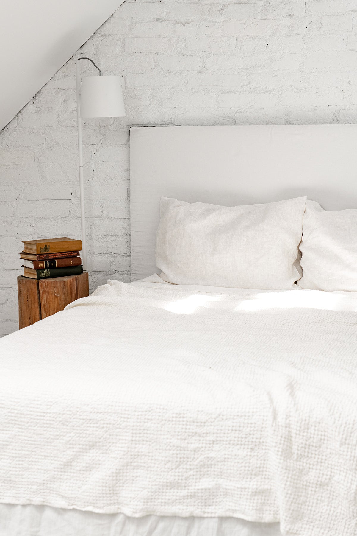 Linen waffle blanket in White - Linanden